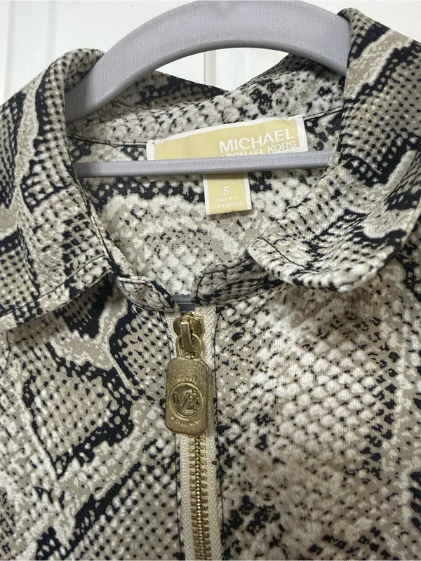 MICHAEL Michael Kors Beige Black Snake Print Jacket with Gold Hardware - Image 5