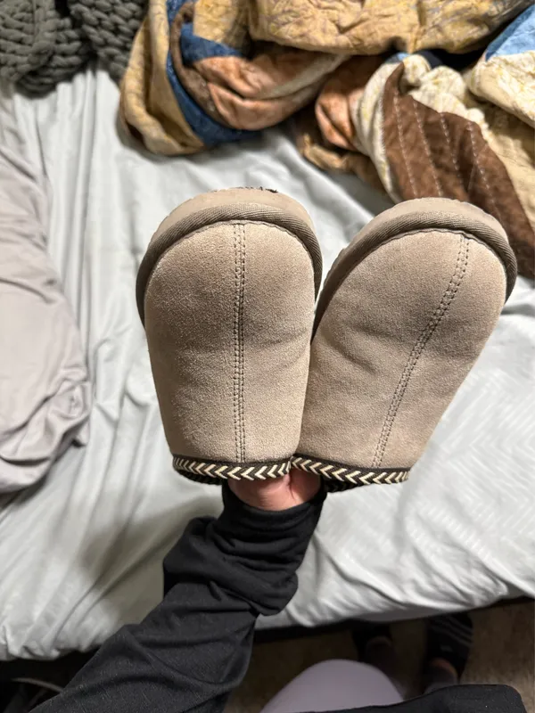 Bear paw womens slippers size 6 mushroom color - Image 6