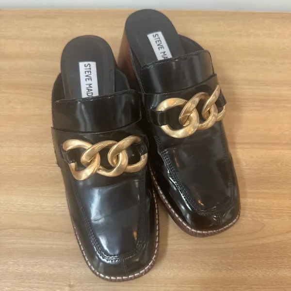 Steve Madden Black Loafers with Gold Chain Sz 6 - Image 2