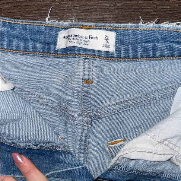 Abercrombie & Fitch Light Blue Cropped Jeans - Image 2