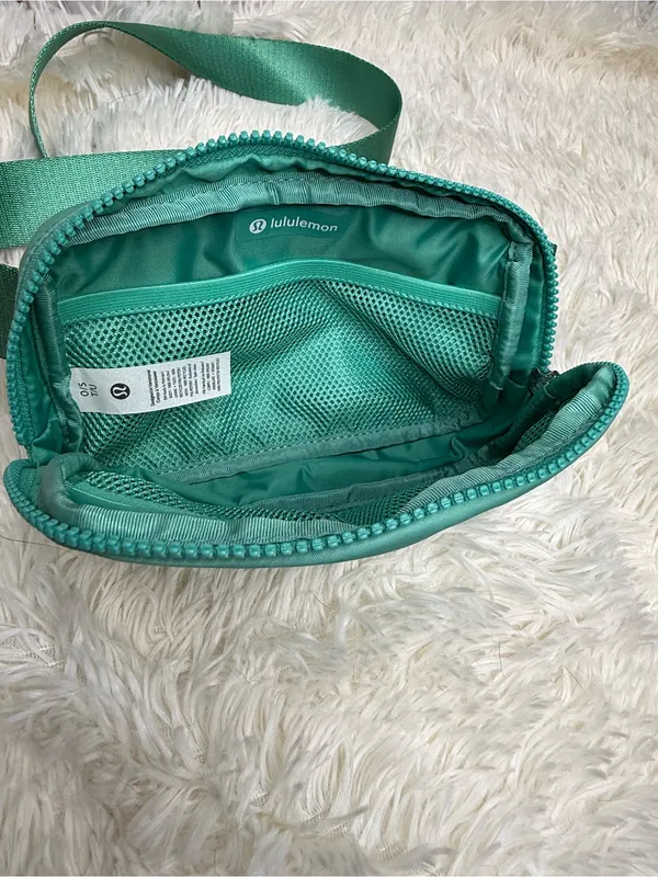 Lululemon Everywhere Belt Bag 1L in Paradise Green - Image 4