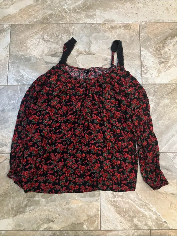 Torrid red rose floral print long sleeve cold shoulder top crinkle gauze - Image 3