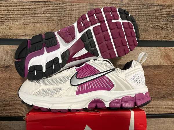Vermeros Nike 6.5 youth, 8 women - Image 4