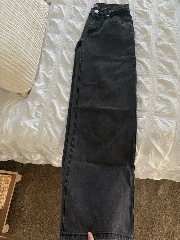 Low-Rise Edikted Jeans - Image 5
