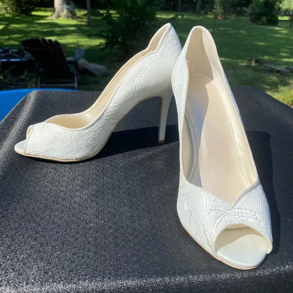 🤍 NWOT David’s Bridal Size 8.5 Layla White Peep Toe Pumps Heels 🤍 - Image 7