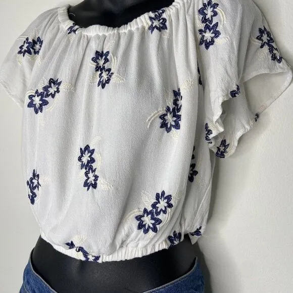 ASTR‎ The Label Women's Embroidered Floral Crop Top White Navy Size Medium - Image 2