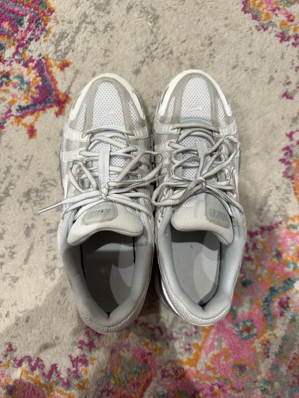 Nike Sneakers - Image 2