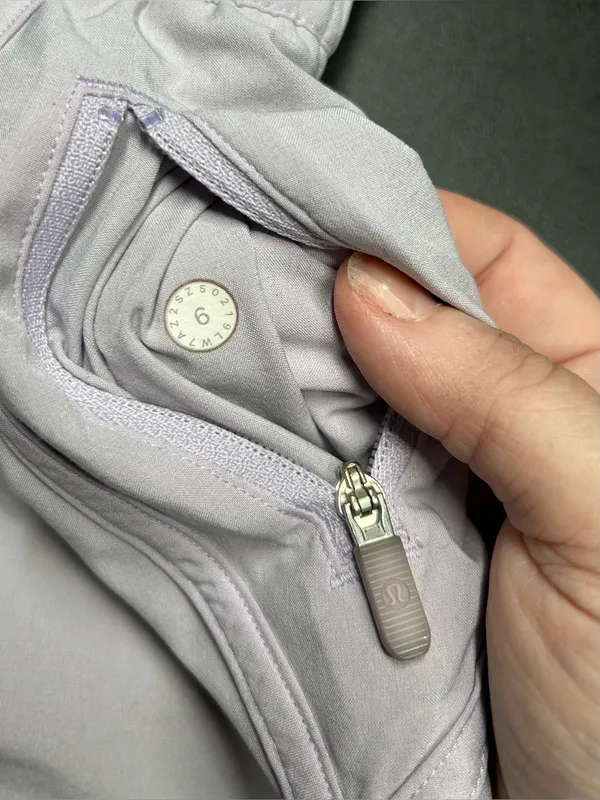 Lululemon Hotty Hot Women's Size 6 Low Rise 2.5" Light Grey Running Shorts - Image 2