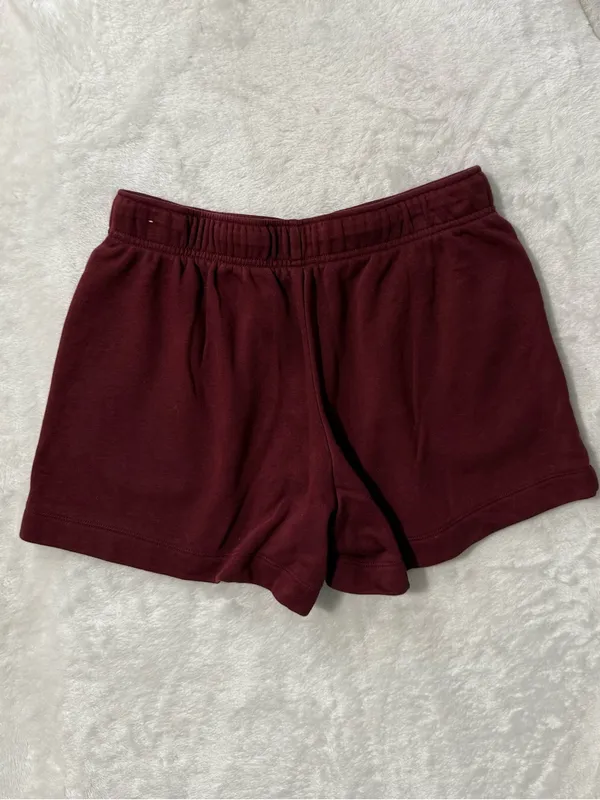 Nike Sportswear Club Fleece Mid-Rise Shorts Burgundy Medium - Image 4