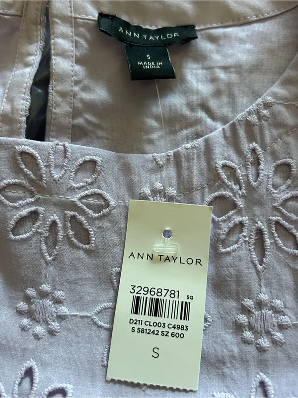 MWT Ann Taylor Eyelet Short Sleeve Lined Blouse Lavender Classic Scoop Neck Sz S - Image 2