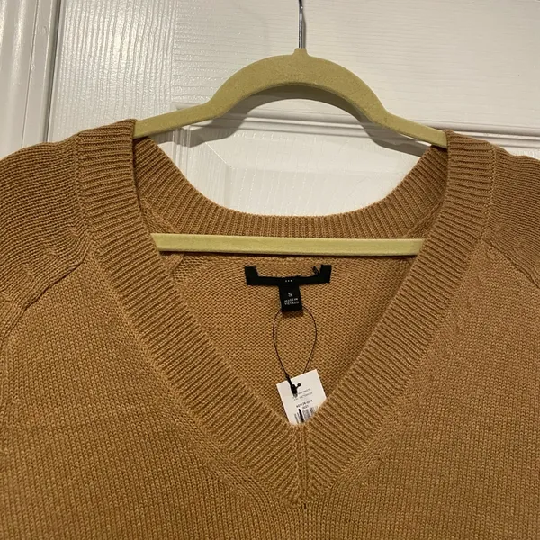 NWT Banana Republic Size S Tan Camel V Neck Long Sleeve Soft Pullover Sweater - Image 2