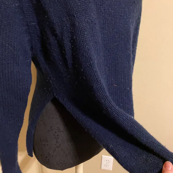 💜 Golden Aritzia cashmere navy sweater - Image 2