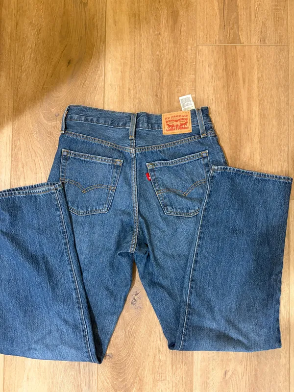 Levi’s 94 Baggy Jeans Women’s Mid-Rise Straight - Image 2