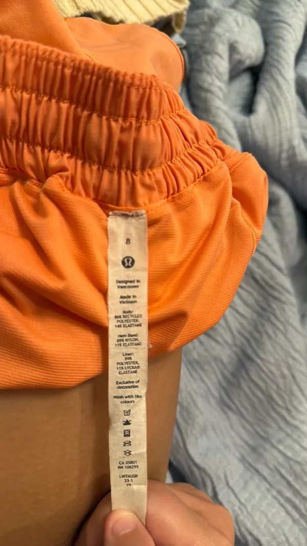 Lululemon Shorts 2.5" Hotty Hot Low-Rise - Image 4