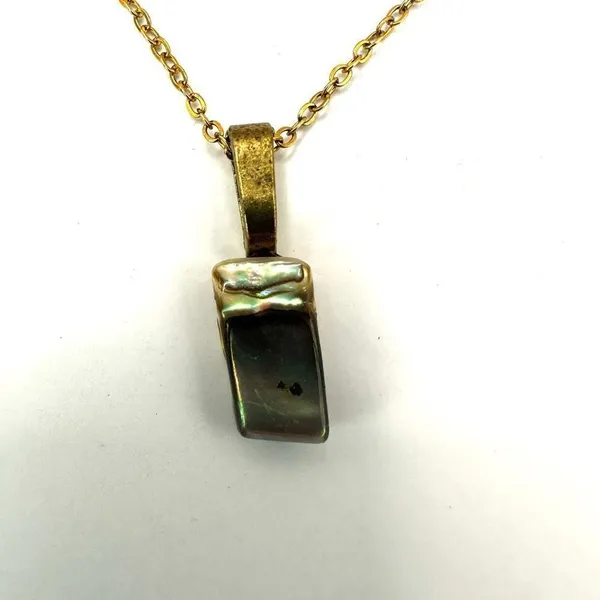 Gold tone abalone pendant necklace - Image 3