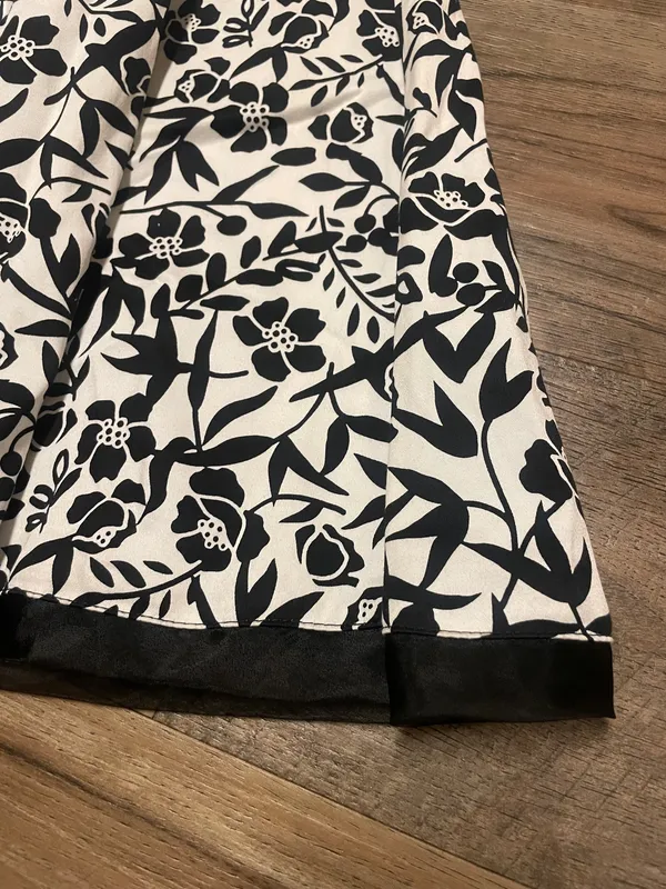 HILLARD & HANSONS Women's Twirl Skirt A-Line Black & White Floral Full Size 6 - Image 3