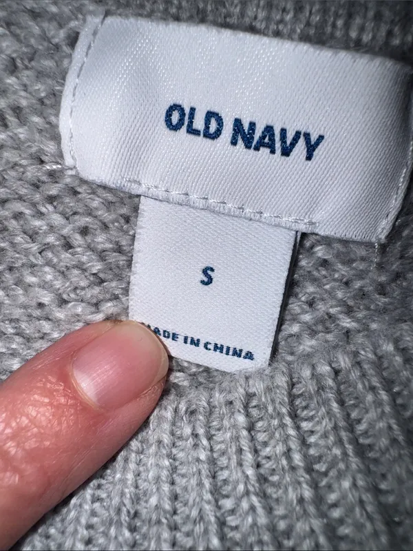 Old Navy Gray Crewneck Knit Sweater size small - Image 2