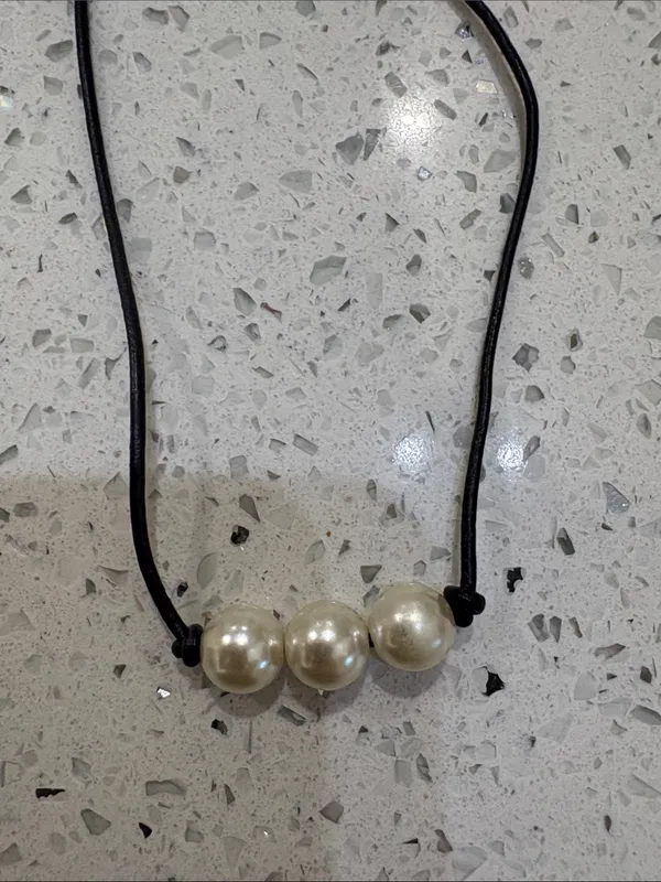 Leather Pearl Choker Black - Image 2