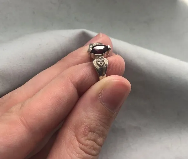 Deep Red Stone and Sterling Silver Ring size 7 - Image 6