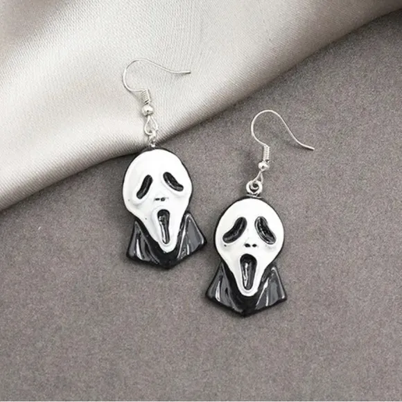 NWOT Scream Halloween Ghostface Scary Gothic Iconic Horror Hook Dangle Earrings Black - Image 3