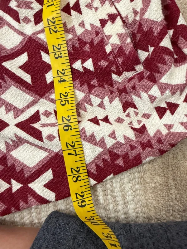 NWTs Ariat Fillmore Shirt Jacket in Burgundy and Cream Aztec Pattern, Size M - Image 9
