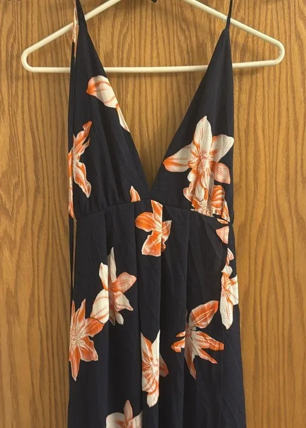 Simplee Apparel Simple floral maxi dress with amazing back size large - Image 3