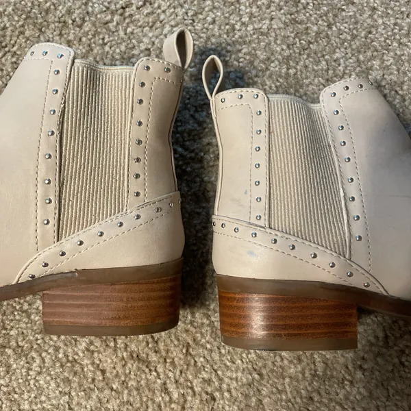 American Eagle Outfitters Off White Pleather Booties - Image 3