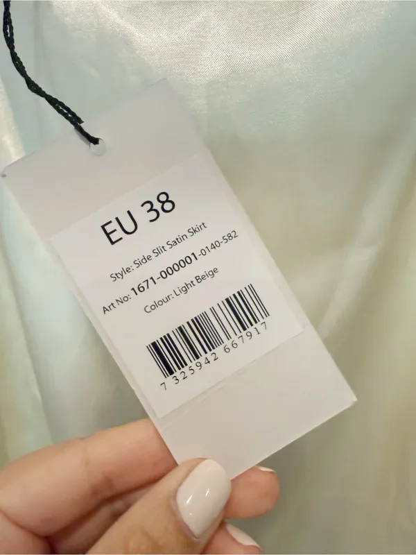 DANAE x NA-KD NWT Side Slit Satin Skirt in Light Beige Midi size‎ 38 Minimalist - Image 7