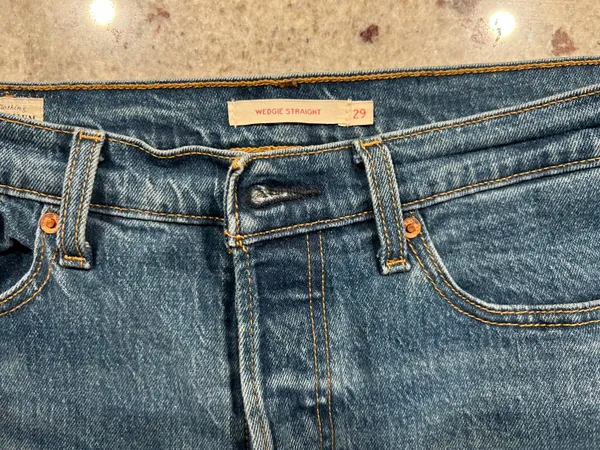 Levi's Wedgie Straight Jeans - Image 5