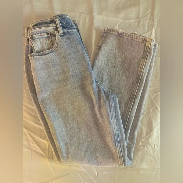 Abercrombie & Fitch Light Wash Straight Leg Women’s Jeans - Image 5