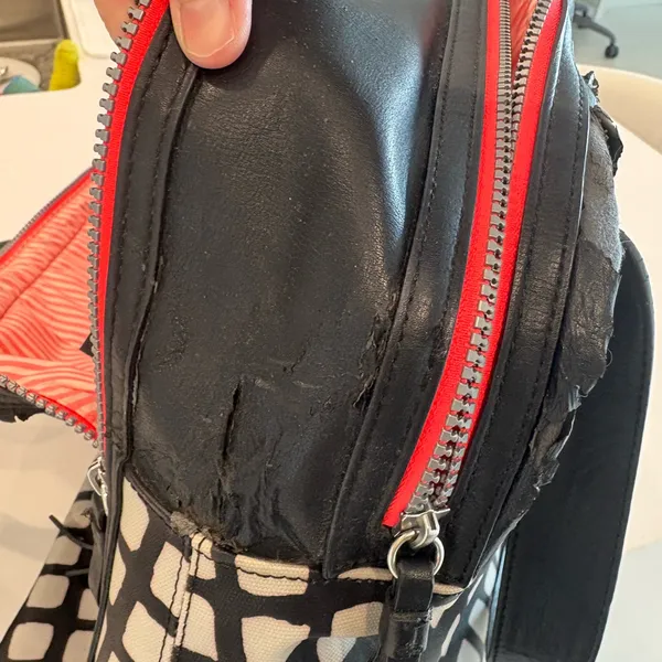 Lululemon Black & White Grid Duffel Gym Bag (Peeling) - Image 10