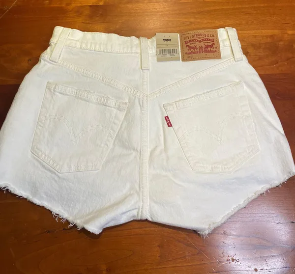 Levi's NWT White  Jean Shorts Size 26 - Image 2