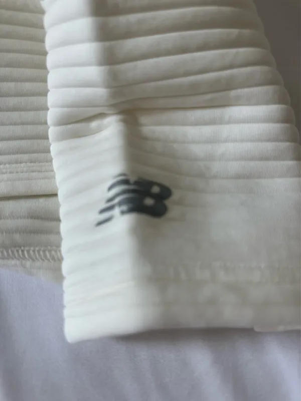 Women’s New Balance Quilted Sweatshirt Size XL - Image 5