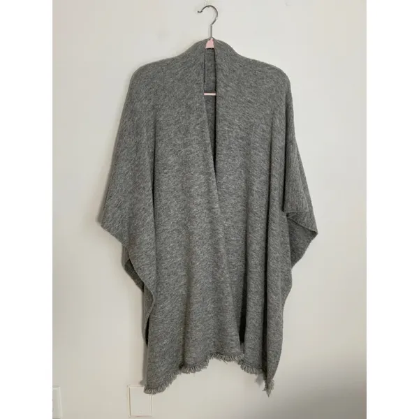 Beryll Cashmere Serape | Light Gray Oversized Blanket Scarf With‎ Stretch Size M - Image 4
