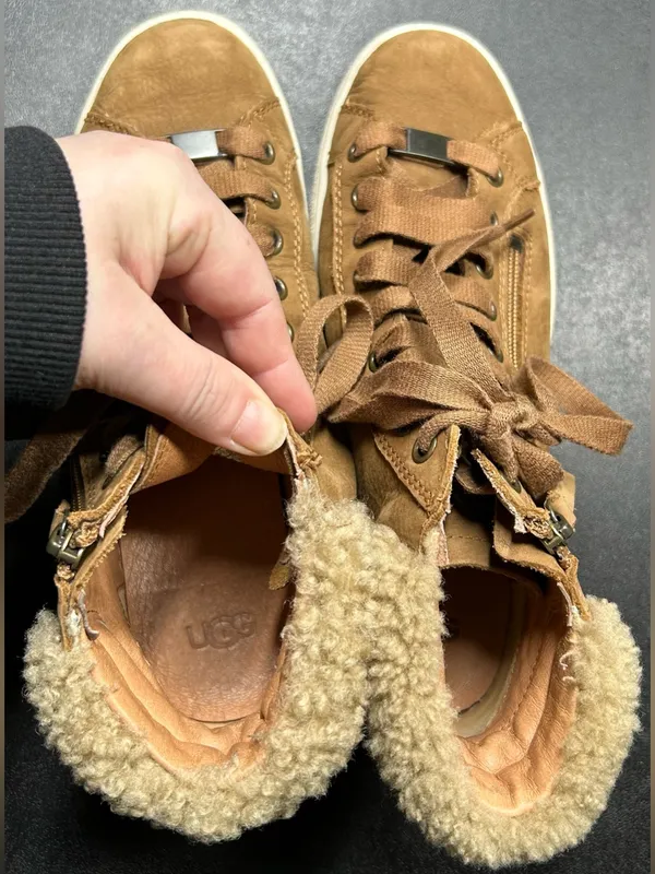 Ugg Women’s Size 8 Tan Shearling Lined Leather High Top Boot - Image 5