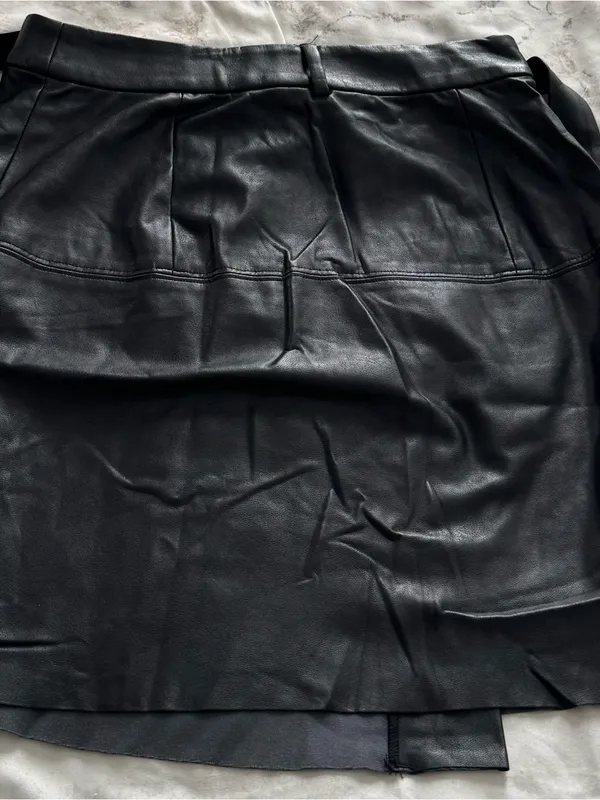 Aritzia Wilfred Free Black vegan Leather Mini Wrap Skirt size XS tie side Preppy - Image 11