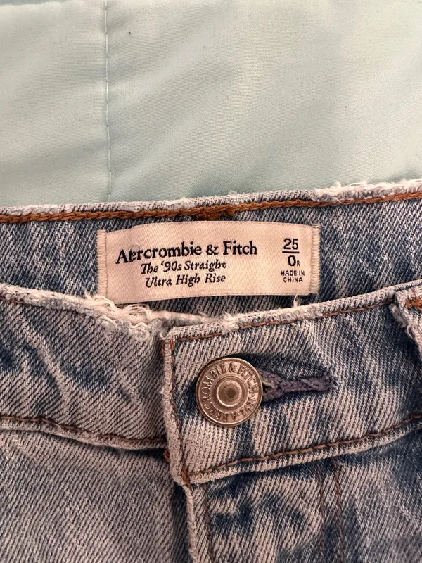 Abercrombie 90s Ultra High-Rise Straight Jeans - Image 7
