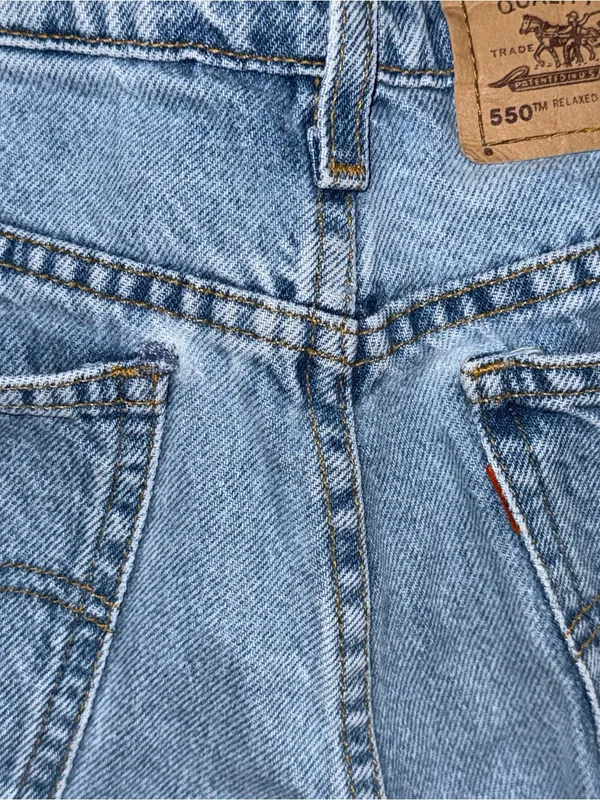 Vintage 90s Levi’s 550 Relaxed Student Fit Denim Shorts Sz 26 (tag 29) Jorts - Image 4