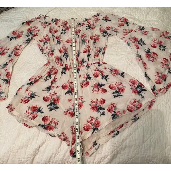 Abercrombie & Finch Ivory floral off shoulder rayon bell sleeve romper Size M - Image 10