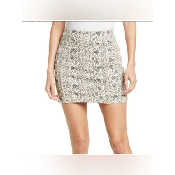 NWT Free People Floral Mini Skirt size XS - Image 2