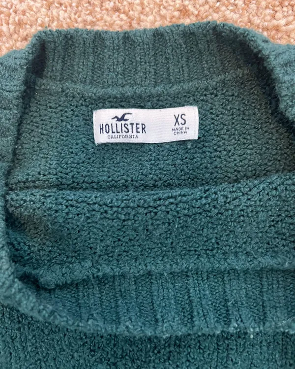 Hollister Green Sweater - Image 3