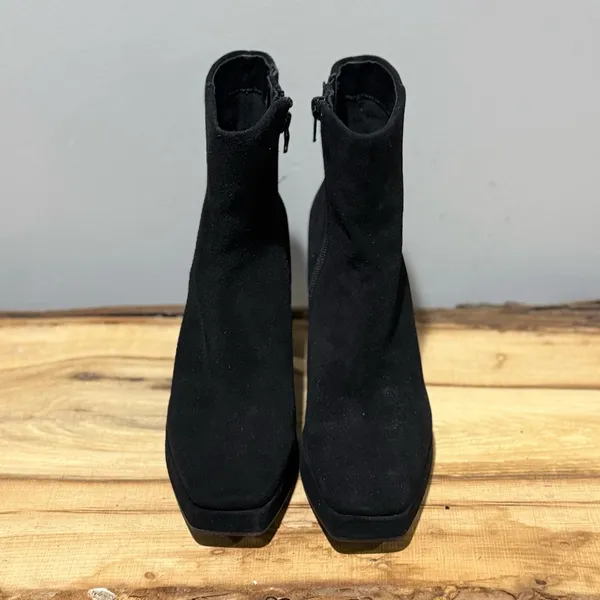 Dolce Vita Gracie Suede‎ Platform Boot Size 6 Black - Image 4