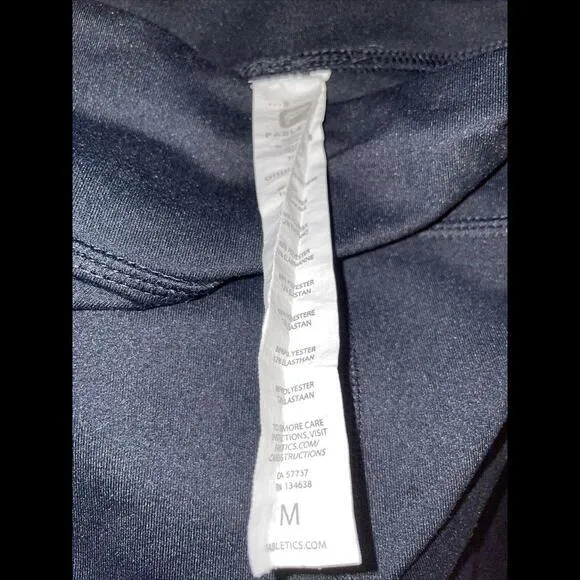 Fabletics black‎ capri leggings Medium - Image 4
