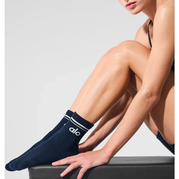 ALO Unisex Half-Crew Throwback Sock Navy/White Size M - Image 2
