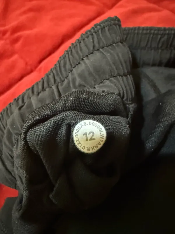 Lululemon Hotty Hot 2.5" Black Shorts - Image 4