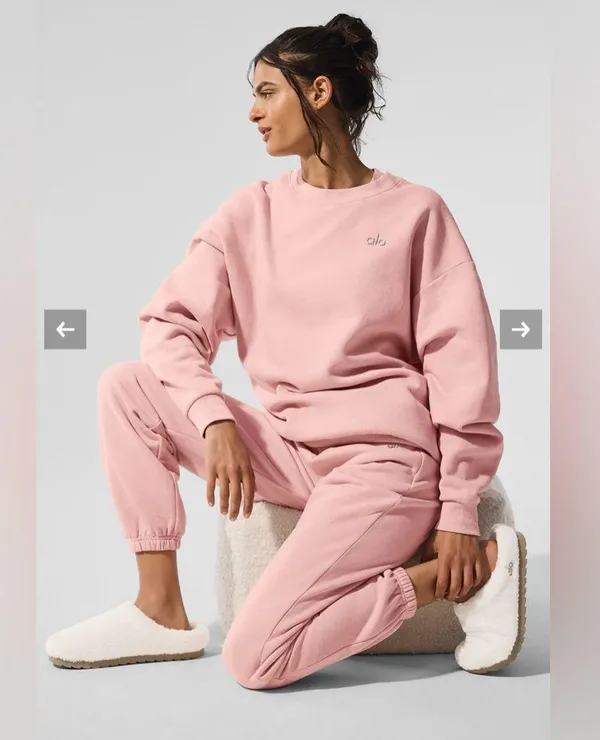 ALO Yoga NWT Accolade Crew Neck Pullover Sweatshirt Pink Quartz Size S SOLD OUT - Image 3