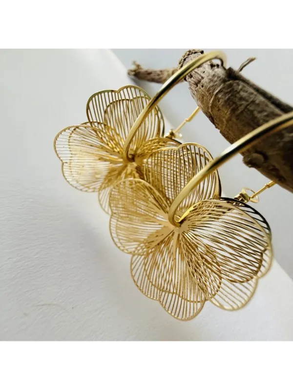 Anthropologie Gold plated hollow floral wire hoop earrings Large Vintage Style Womens Jewelry - Image 7