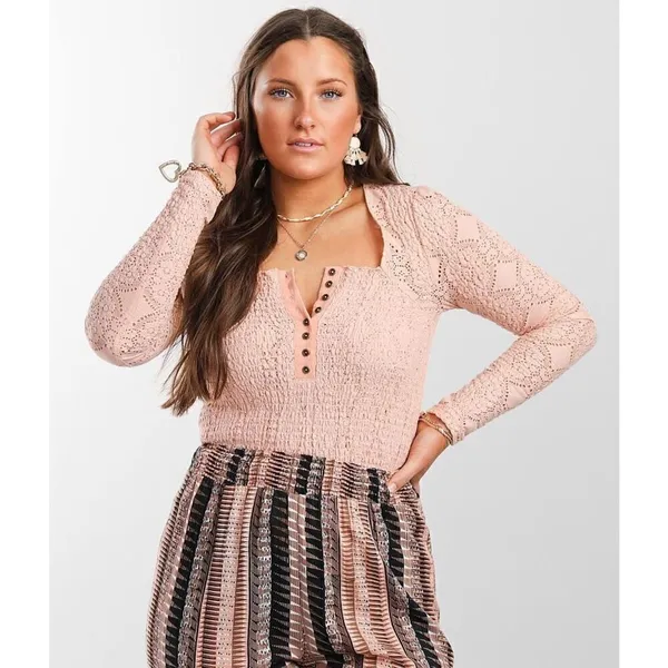 Gimmicks by BKE Light Peach Eyelet Smocked Stretch Henley Large‎ - Image 7