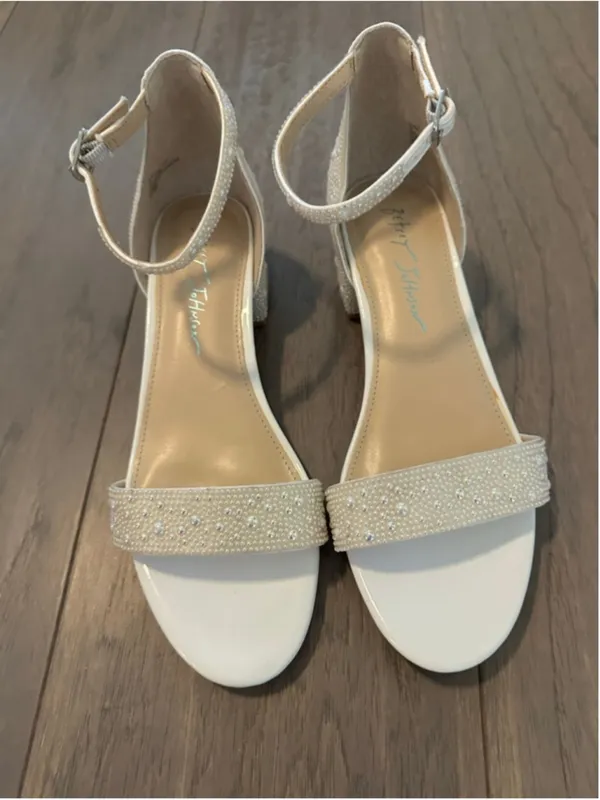 Betsey Johnson Mari White Pearl Embellished Block Heel Sandals Size 5 - Image 3