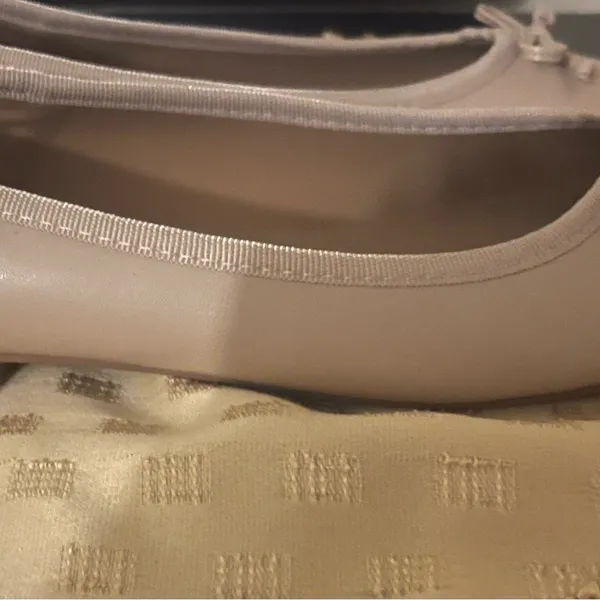 Elegant Cream Ballet Flats Size 7 - Image 2